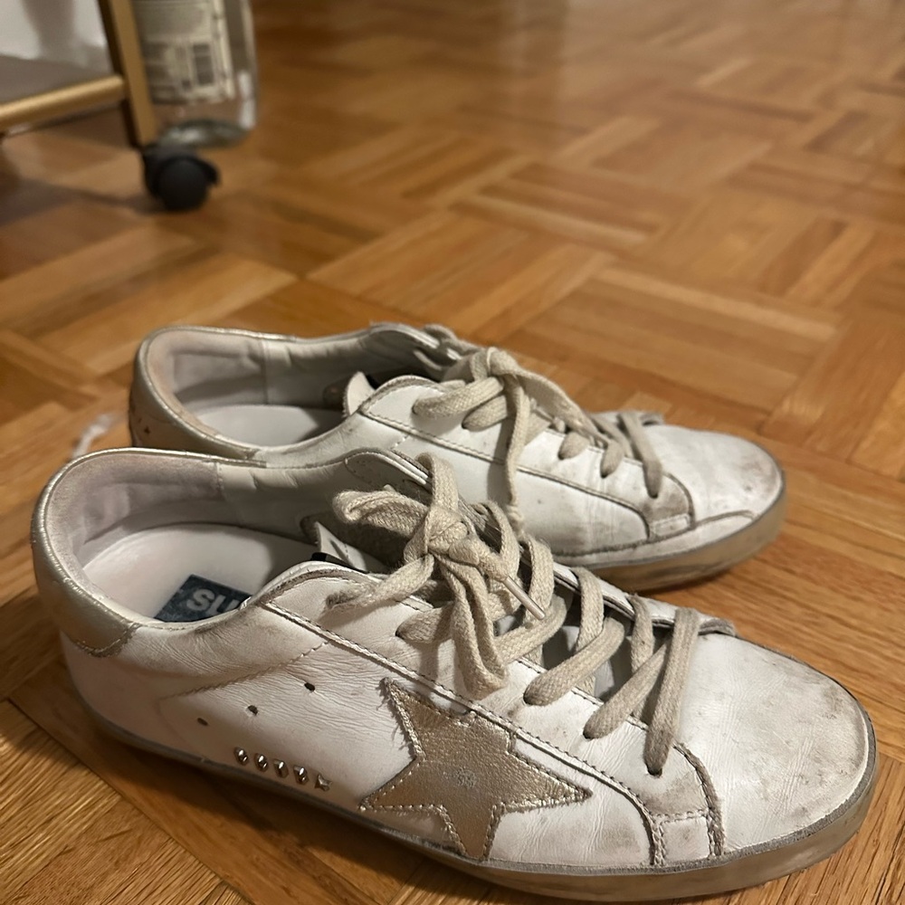 Golden geese sneakers in perfect condition (the style makes it look banged up)
